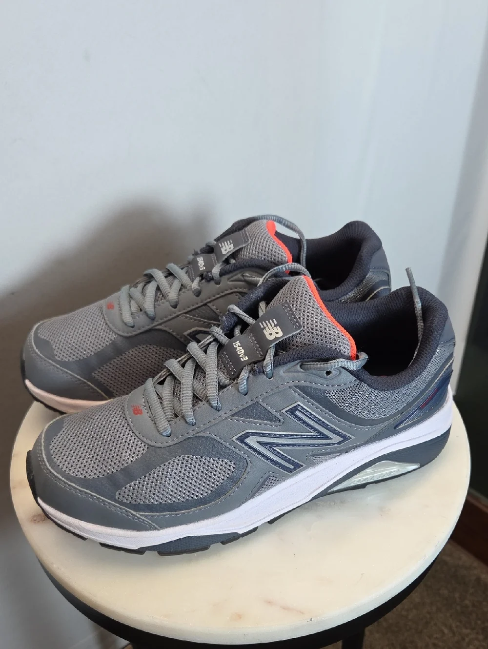 New Balance Womens 1540v3 Gray Athletic Sneakers with Coral Accent Size 7.5W